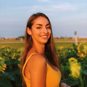 Meet your Posher, Corynne